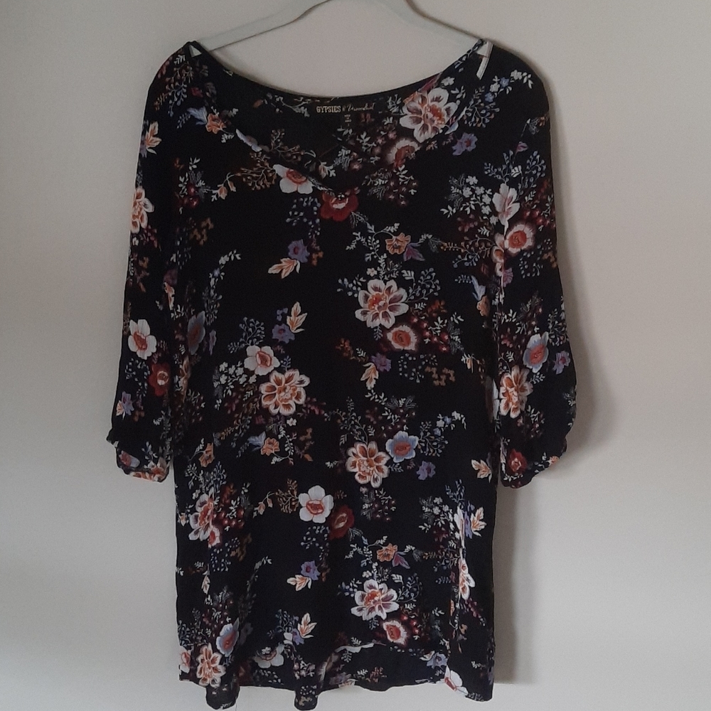 Flowery Criss-Cross V-neck Black Tunic